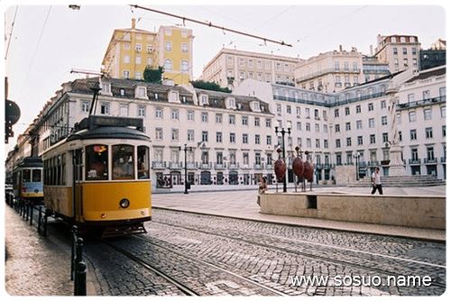 <em>梦见水</em>里有苍蝇_周公解梦查询_佛滔算命网