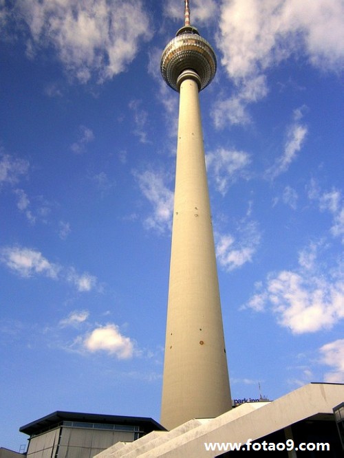 梦见洪水向我冲来还有龙在飞的含义