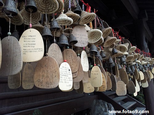 <em>梦见</em>给<em>长发</em>男生扎<em>头发</em>好不好?_周公解梦查询