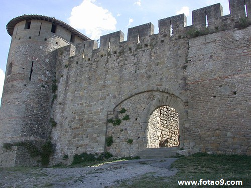 梦见我和妻子玩扑克牌是什么意思?_周公解梦