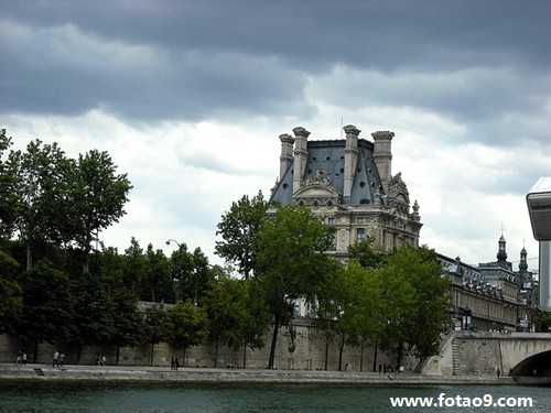 <em>梦见头发</em>变白变黄意味着什么?_周公解梦查询