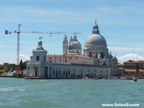 梦见自己的柱牙全被拔下来了