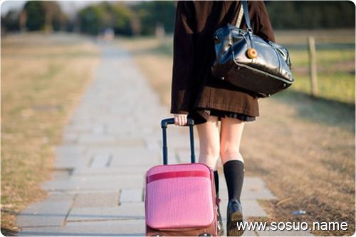 梦见穿红色背带裤与红色毛衣