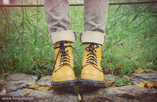 梦见深夜有人在床边用到威胁我意味着什么?