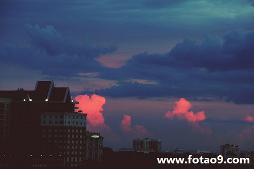 梦见很多人一起躲冰雹意味着什么?_周公解梦