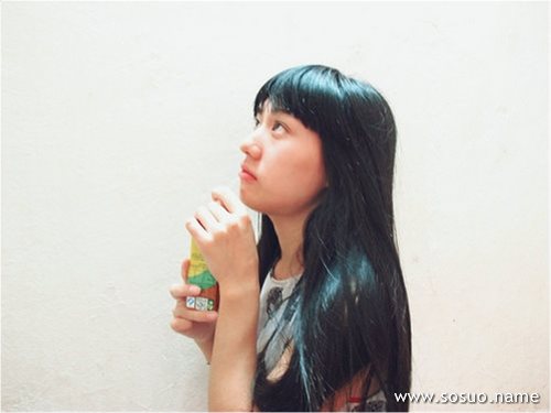 �μ��ܵܺͺ�ɫ�����ں�ˮ��,�����μ��ܵܺͺ�ɫ�����ں�ˮ��
