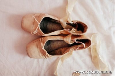 �μ�����ǽ��ҪȾ�ɺ�ɫ,�����μ�����ǽ��ҪȾ�ɺ�ɫ