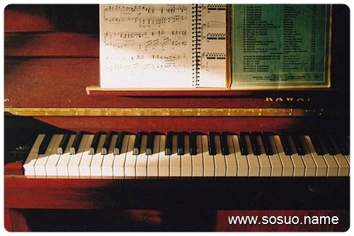 梦见牛上房顶拉屎不小心摔死了是什么意思?