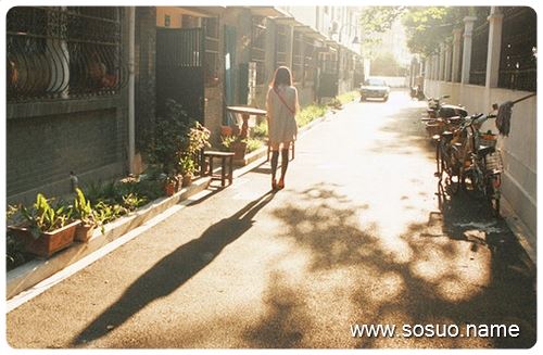 �μ���ɫ��һȺè�д���С,�����μ���ɫ��һȺè�д���С
