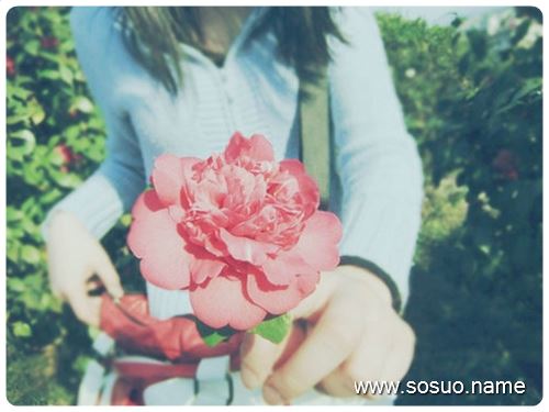 �μ����˸���һ��ֽ��,�����μ����˸���һ��ֽ��