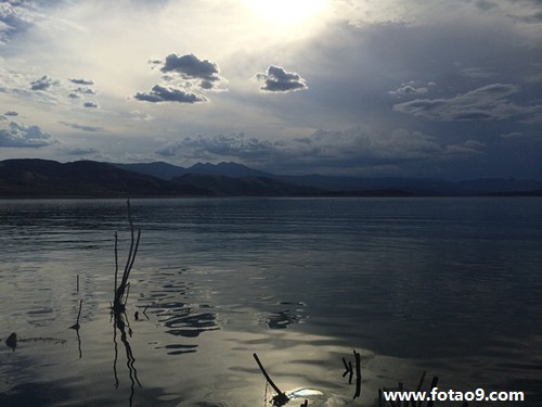 梦见在水里躲是什么意思?_周公解梦查询_佛滔算命网