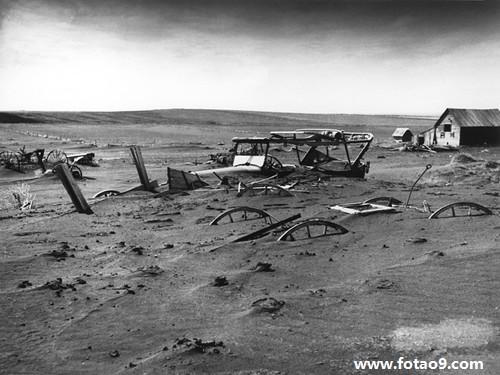 梦见我在路上走路边都是烧纸的的含义