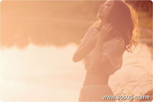 �μ���һ����ɫ�Ĺ�,�����μ���һ����ɫ�Ĺ�