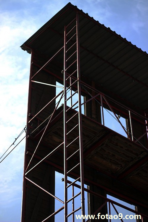 梦见一条路别人能过是什么意思?