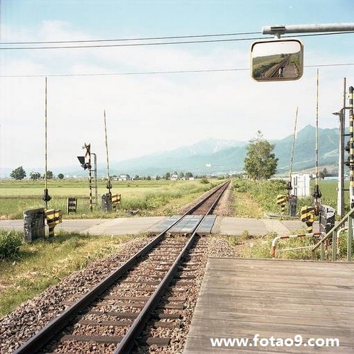 梦境中的铁轨终结,解析梦见自己坐火车但前方无路的含义 梦境中的铁轨终结,解析梦见自己坐火车但前方无路的含义